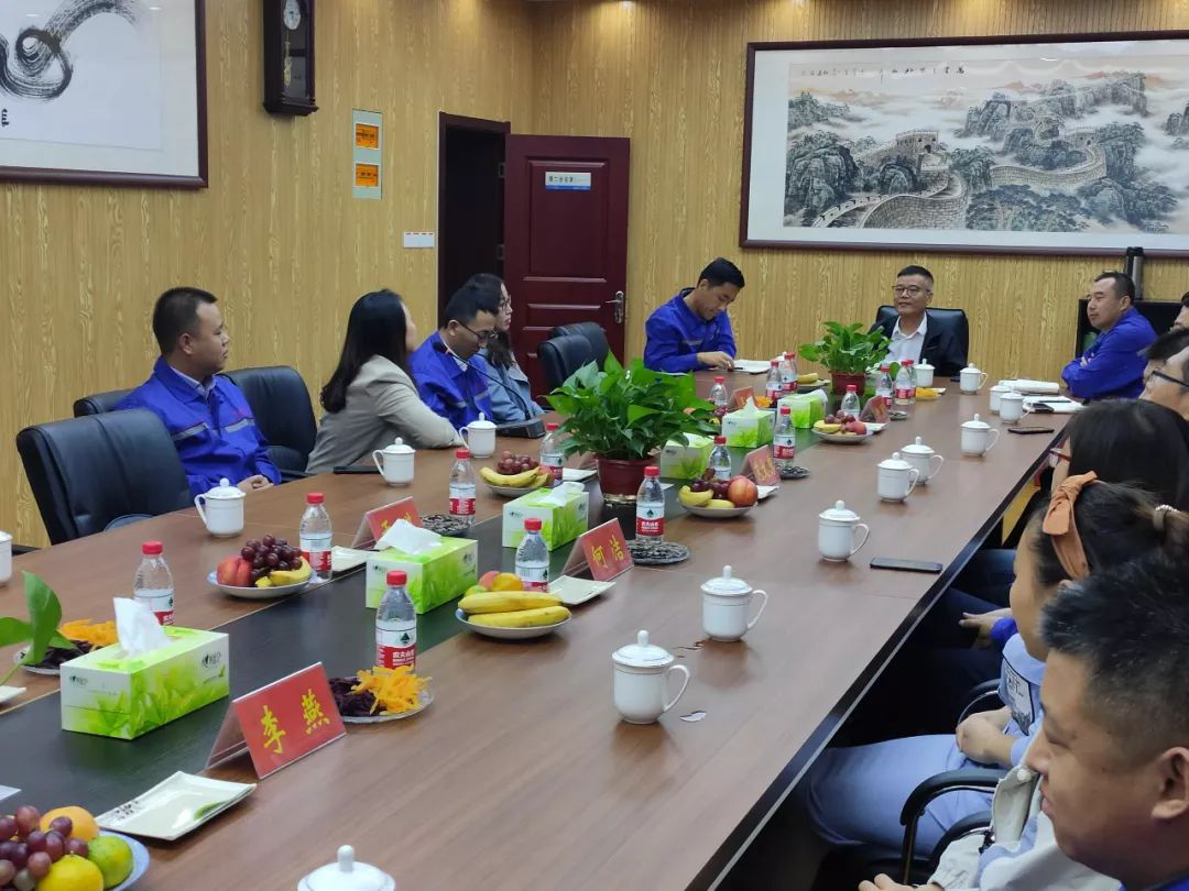 军功章里有你的一半--职工家属参访AG厅创园公司纪实