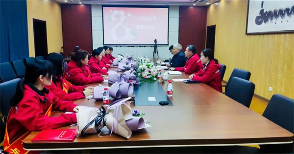 巾帼展风采---AG厅创园召开三八妇女节表彰大会！